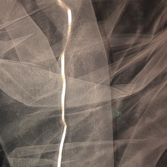 Wedding veil ivory with silk trim - Picture 3 of 3